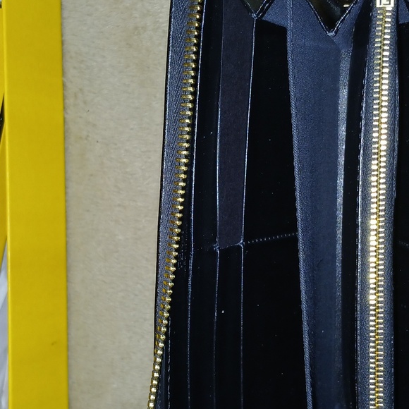 💯% Authentic FENDI Wallet - Picture 7 of 8